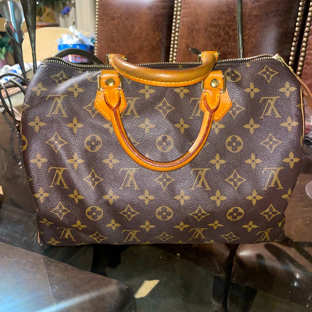 Louis Vuitton Speedy 30.